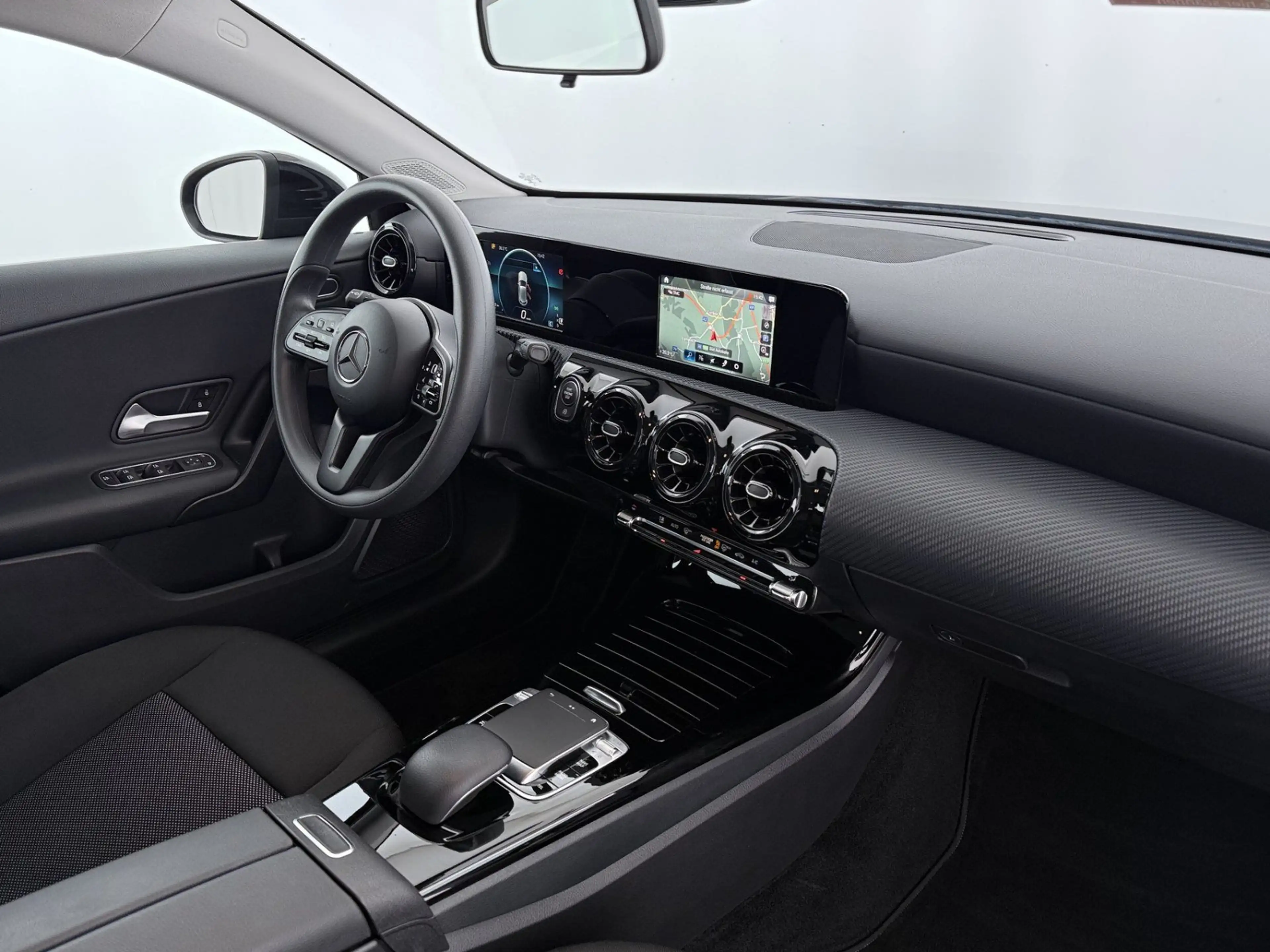 Mercedes-Benz A 180 d Aut NAVI SITZHZG R-CAM ASSIST TEMPOMAT — photo 14