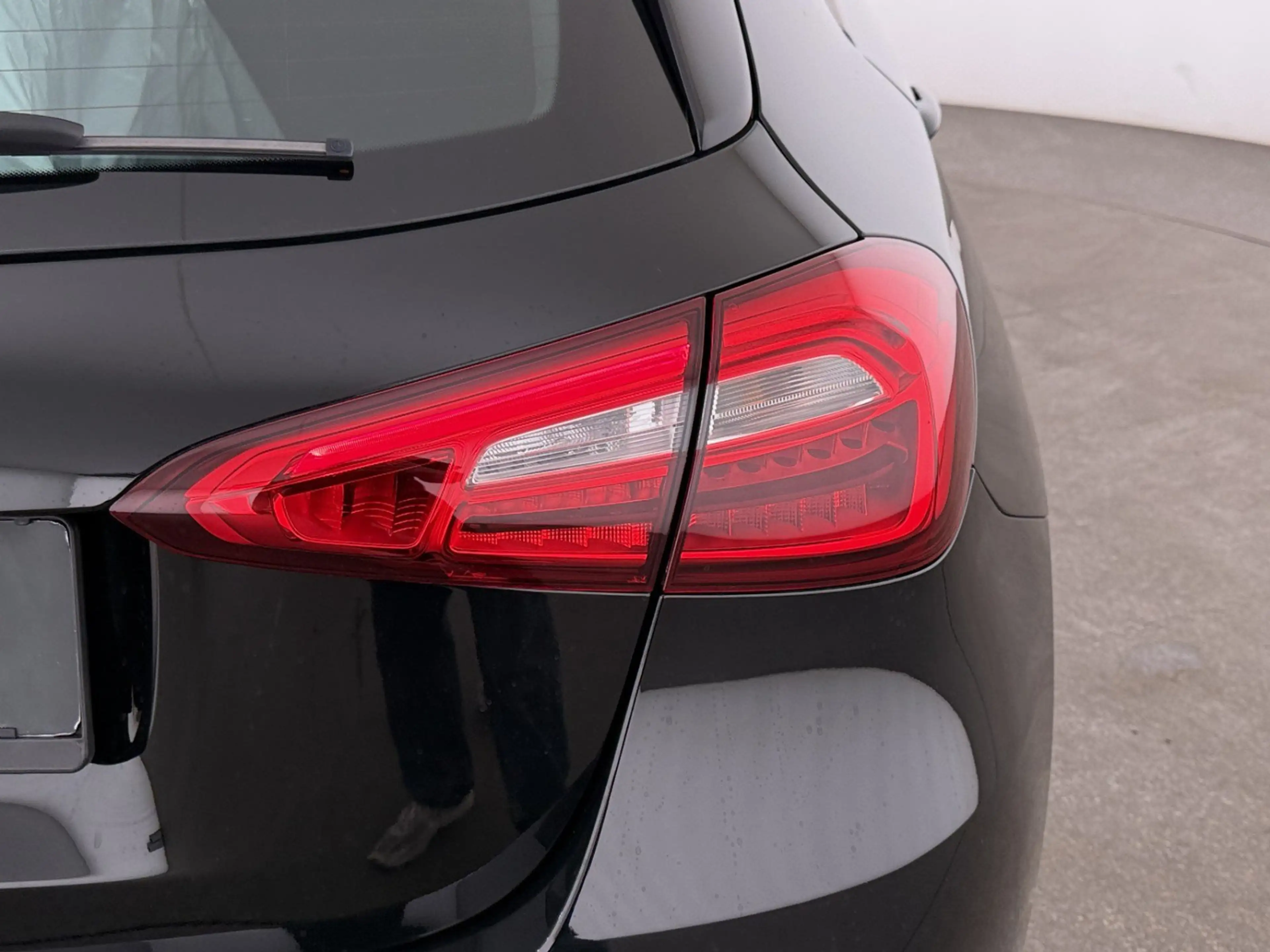 Mercedes-Benz A 180 d Aut NAVI SITZHZG R-CAM ASSIST TEMPOMAT — photo 11