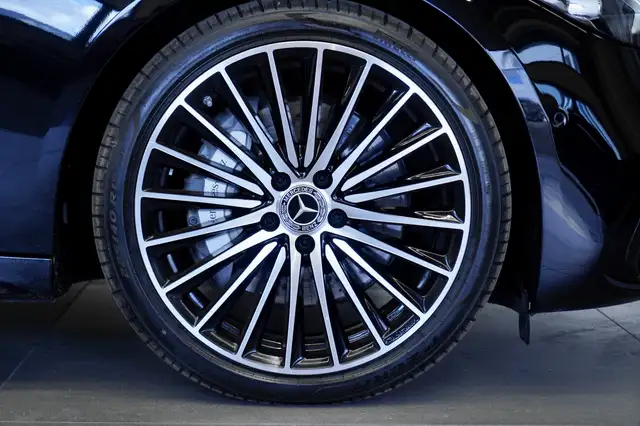 Mercedes-Benz C-Class view 8
