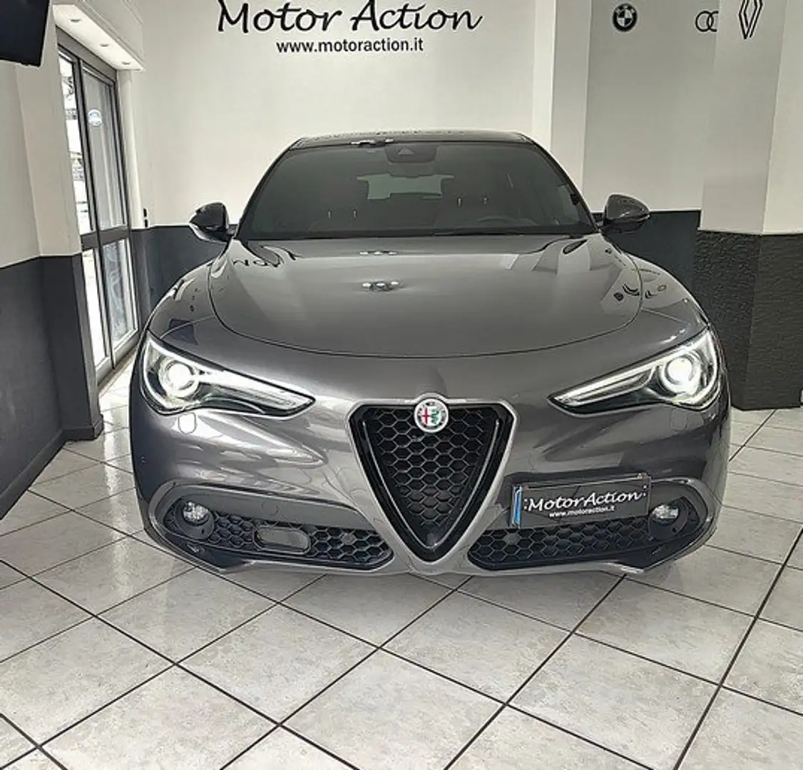 Alfa Romeo Stelvio 2.2 t  Q4 210cv auto Grigio - 2