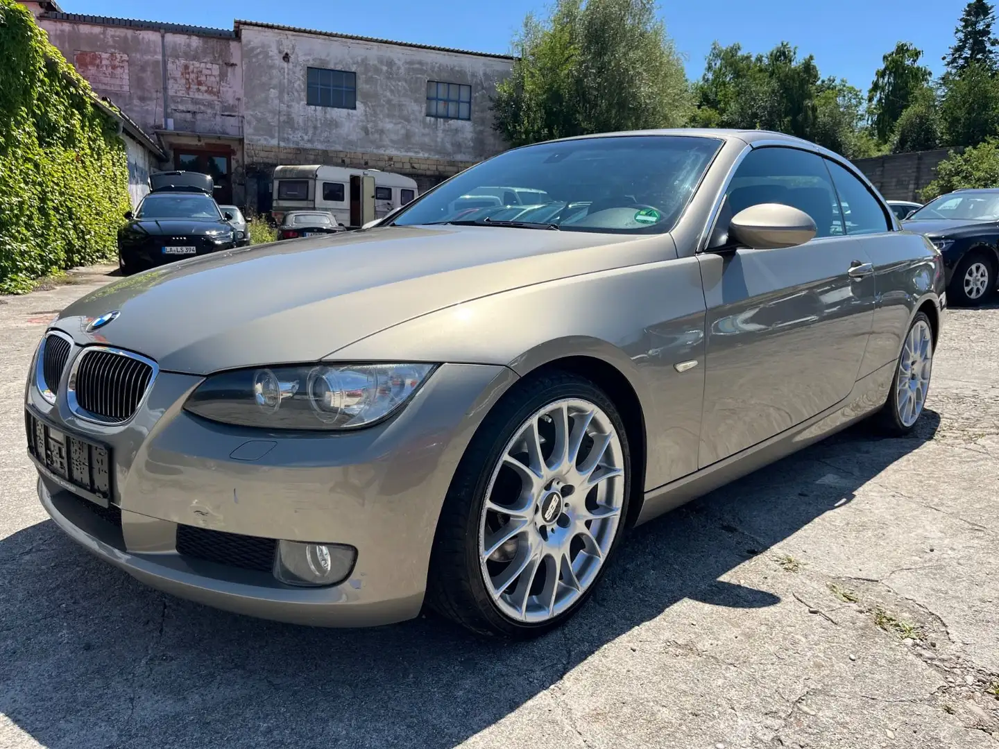 BMW 325 i Cabrio Sportpaket*AUTOMATIK*XENON*KEYLESS* Or - 1
