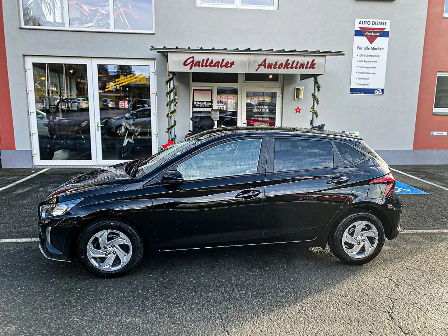 Hyundai i20 1,2 MPI GO Tageszulassung Schwarz - 2