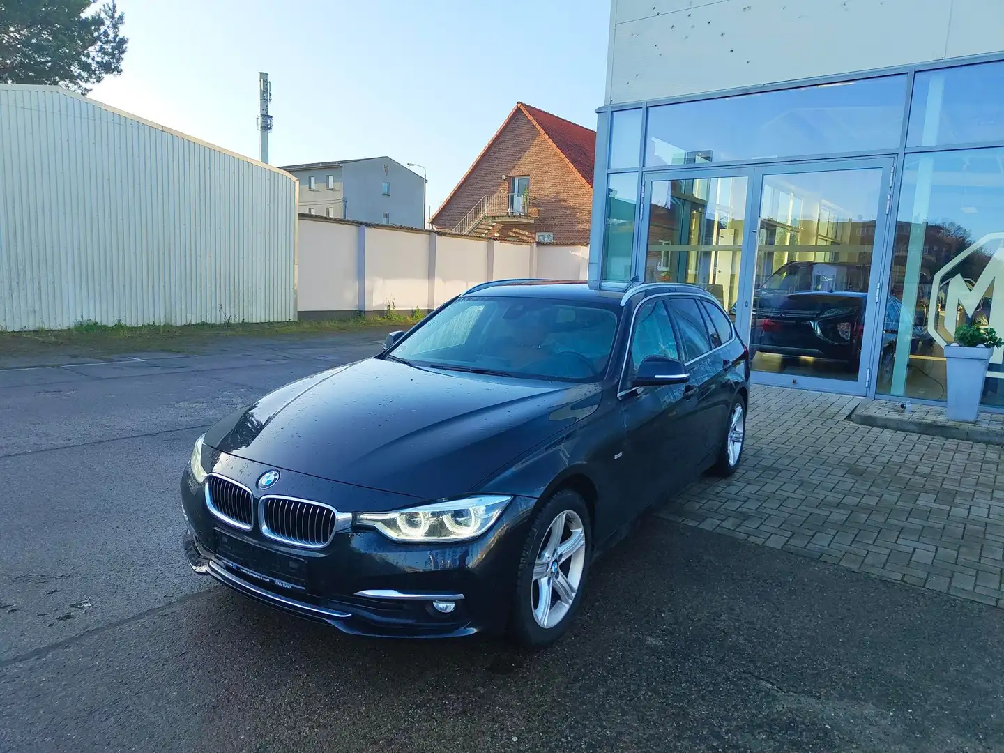 BMW 320 d Touring xDrive Luxury Line Bluetooth Klima Schwarz - 1