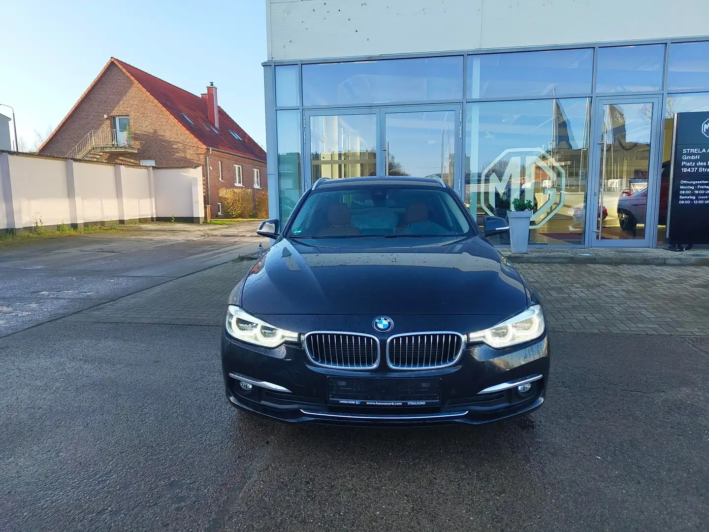 BMW 320 d Touring xDrive Luxury Line Bluetooth Klima Schwarz - 2