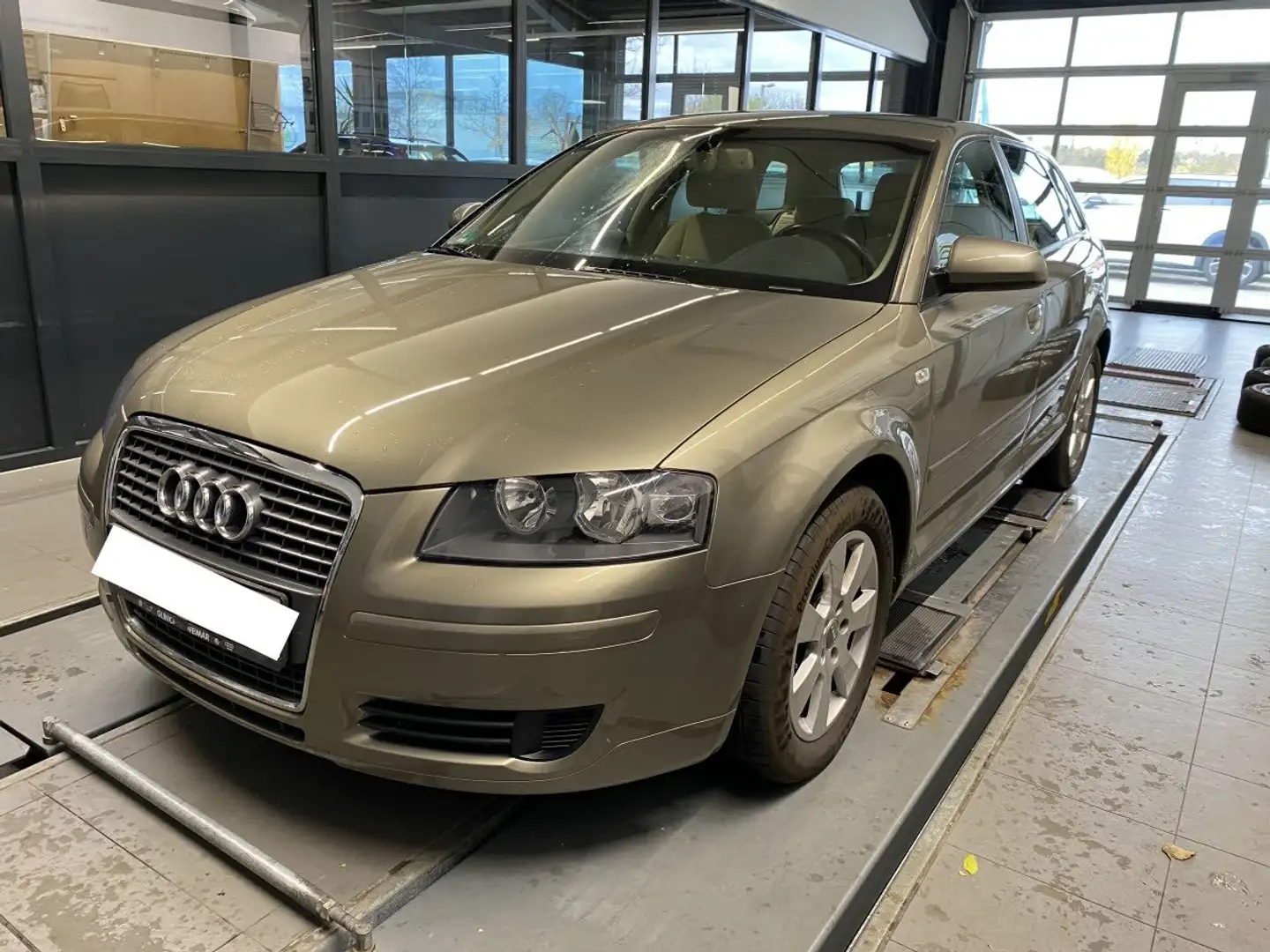 Audi A3 1.6 FSI Ambiente/1.Hand/Scheckheft/Tempomat/Alu Beige - 2
