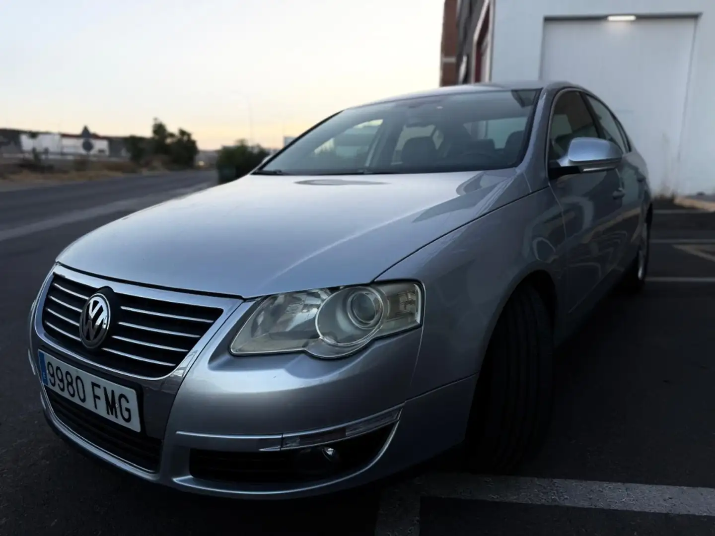 Volkswagen Passat 2.0TDI Advance Gris - 2