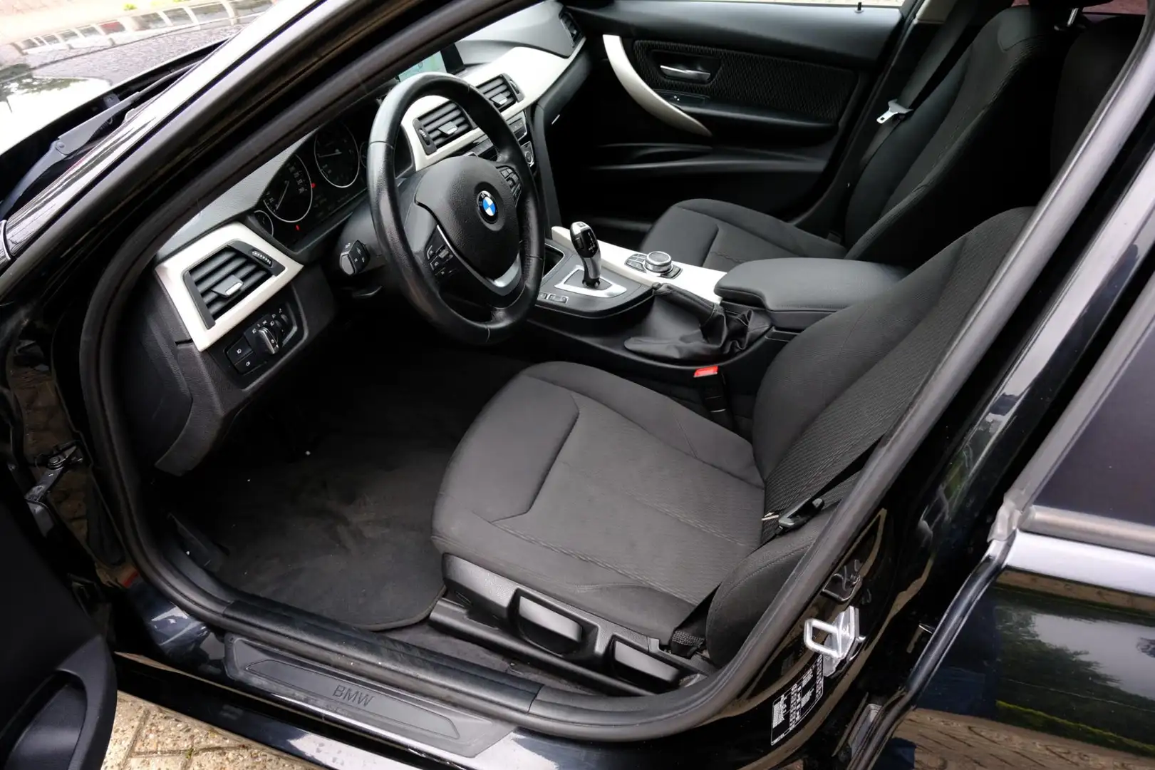BMW 318 3-serie Touring 318i Executive Aut. Navi|Clima|LMV Black - 2