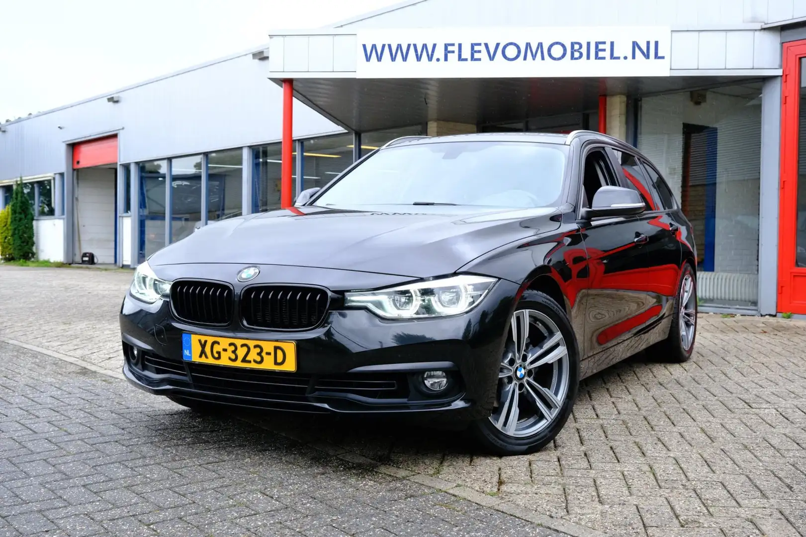BMW 318 3-serie Touring 318i Executive Aut. Navi|Clima|LMV Black - 1