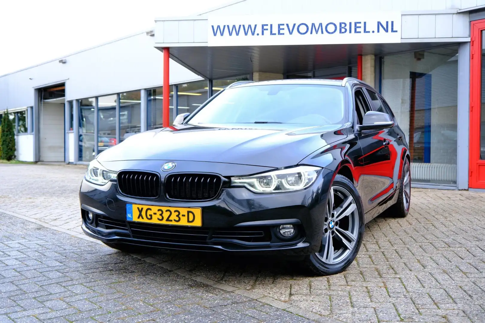 BMW 318 3-serie Touring 318i Executive Aut. Navi|Clima|LMV Schwarz - 1