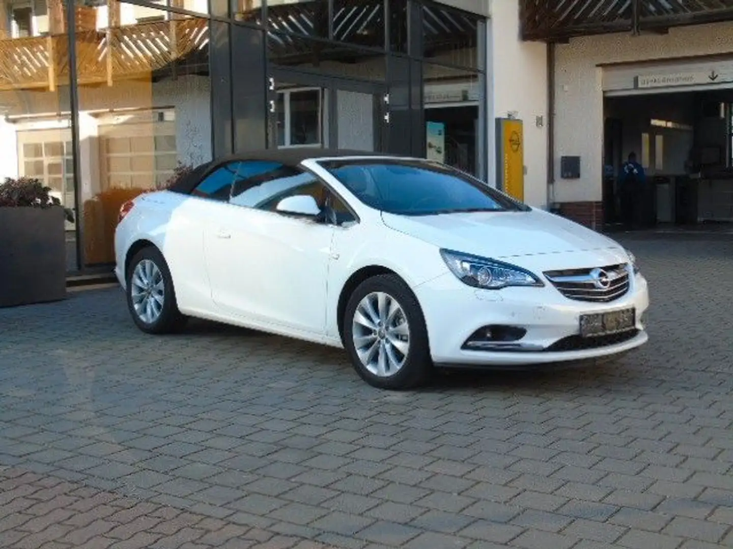 Opel Cascada Innovation 1.6 Weiß - 2