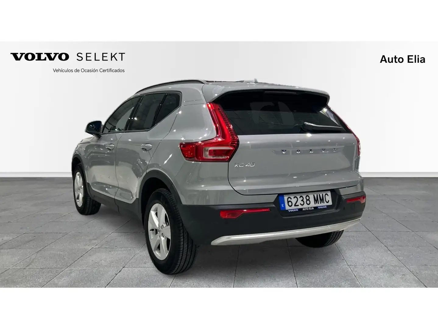 Volvo XC40 T2 Essential Aut. Gris - 2