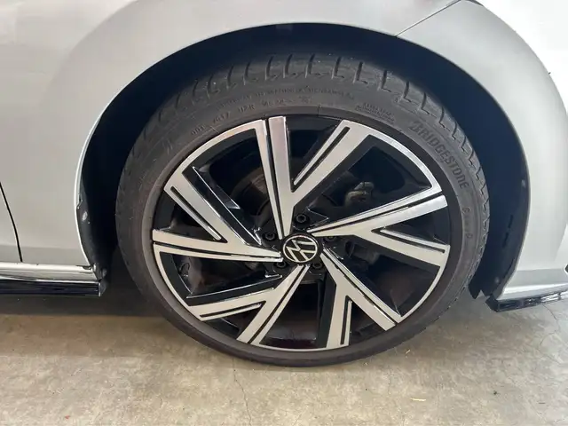 Volkswagen Golf view 5