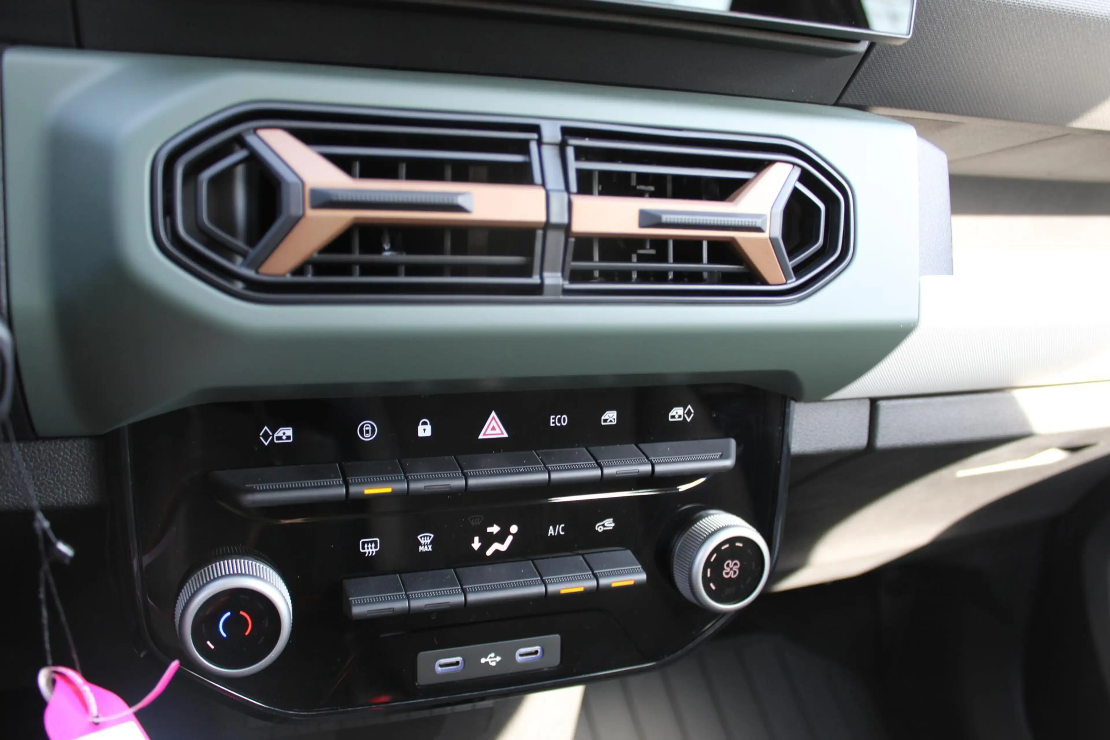 Dacia Spring Extreme 65 26.8 kWh Lichen Kaki — photo 26