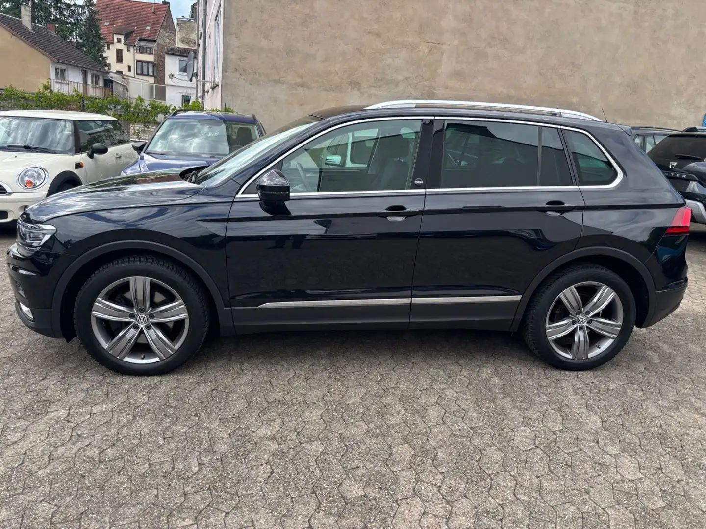Volkswagen Tiguan Sound 4M Panorama/LED/AHK/Sitzhzg/Navi Negro - 2