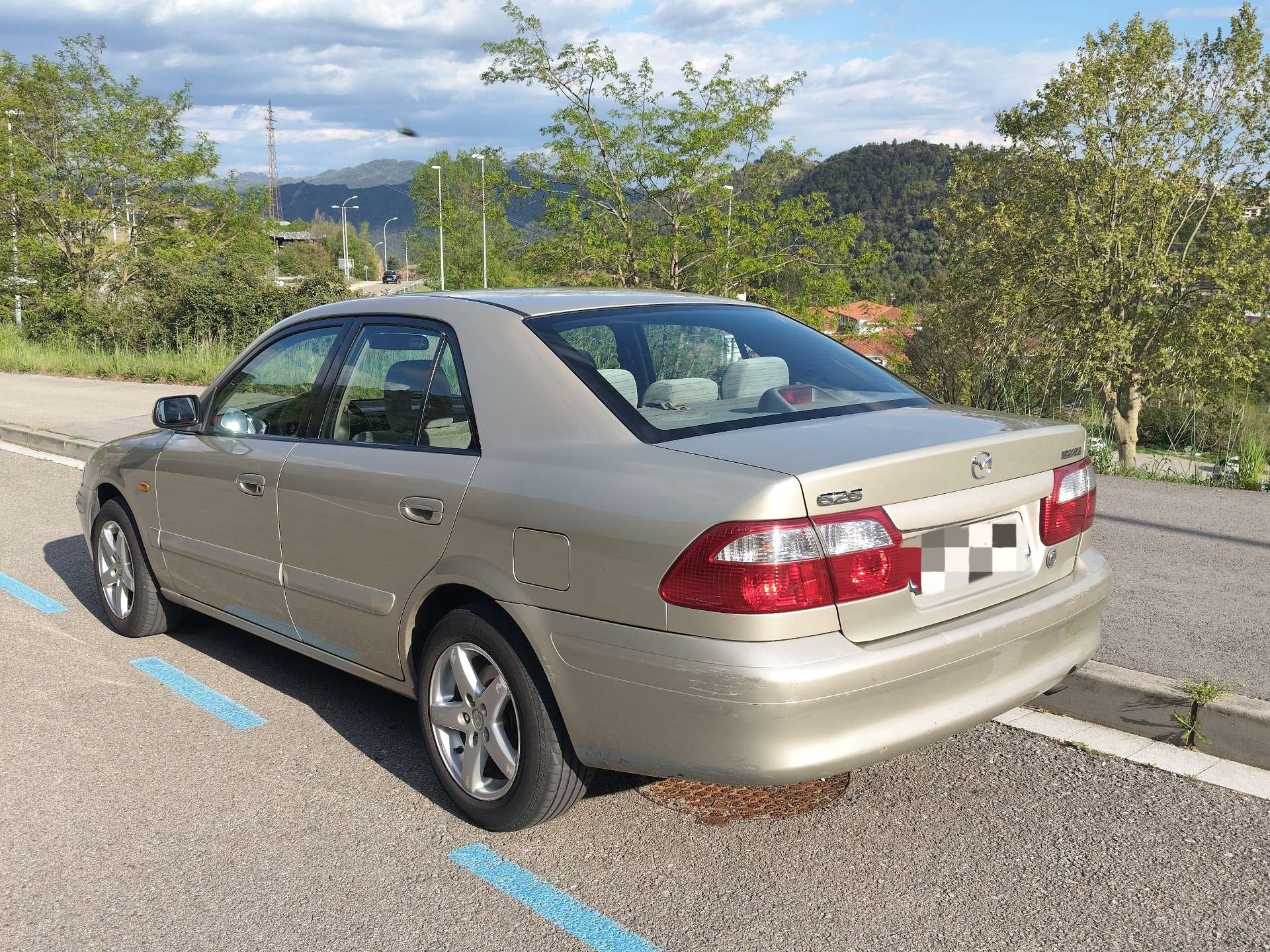 Mazda 626 Sedán 2.0 DVTD Exclusive - foto 1