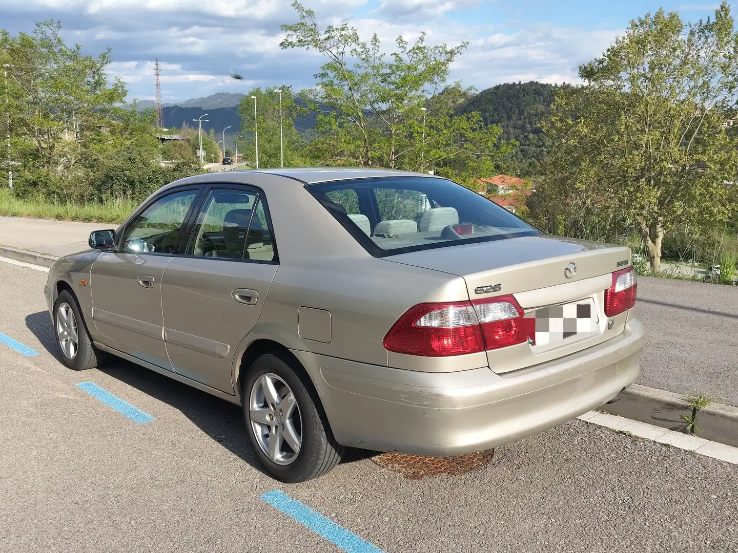 Mazda 626 Sedán 2.0 DVTD Exclusive - 1