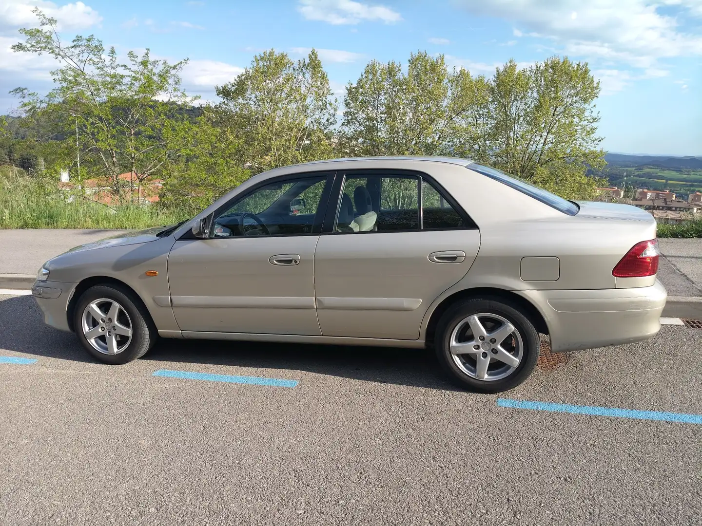 Mazda 626 Sedán 2.0 DVTD Exclusive - 2