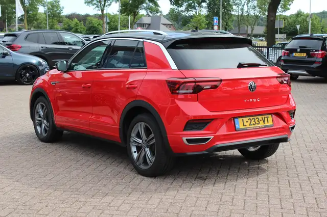 Volkswagen T-Roc view 3
