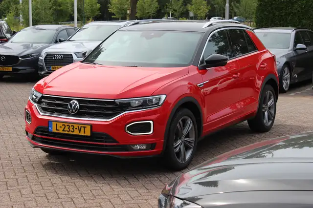 Volkswagen T-Roc view 6