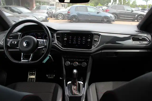 Volkswagen T-Roc view 2