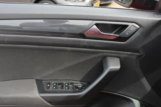 Volkswagen T-Roc view 23