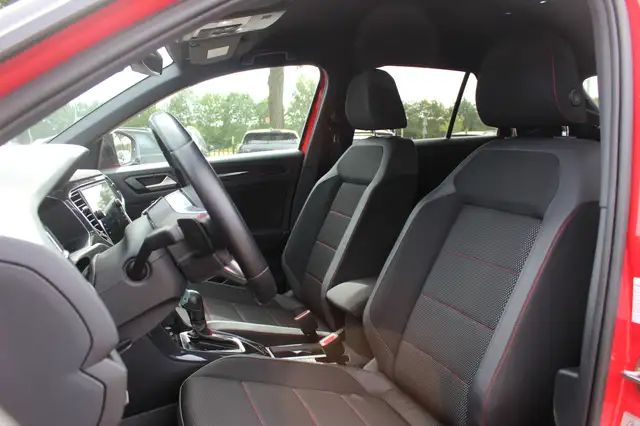Volkswagen T-Roc view 4