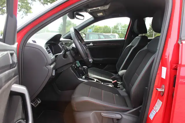Volkswagen T-Roc view 10