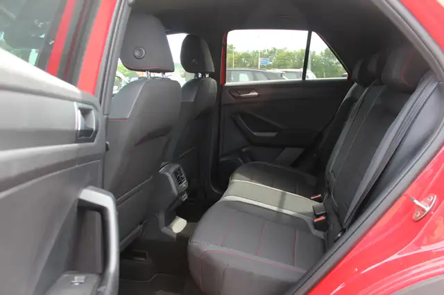 Volkswagen T-Roc view 11