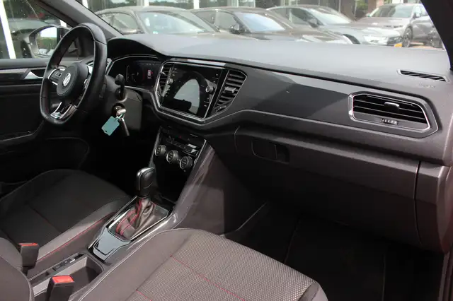 Volkswagen T-Roc view 13
