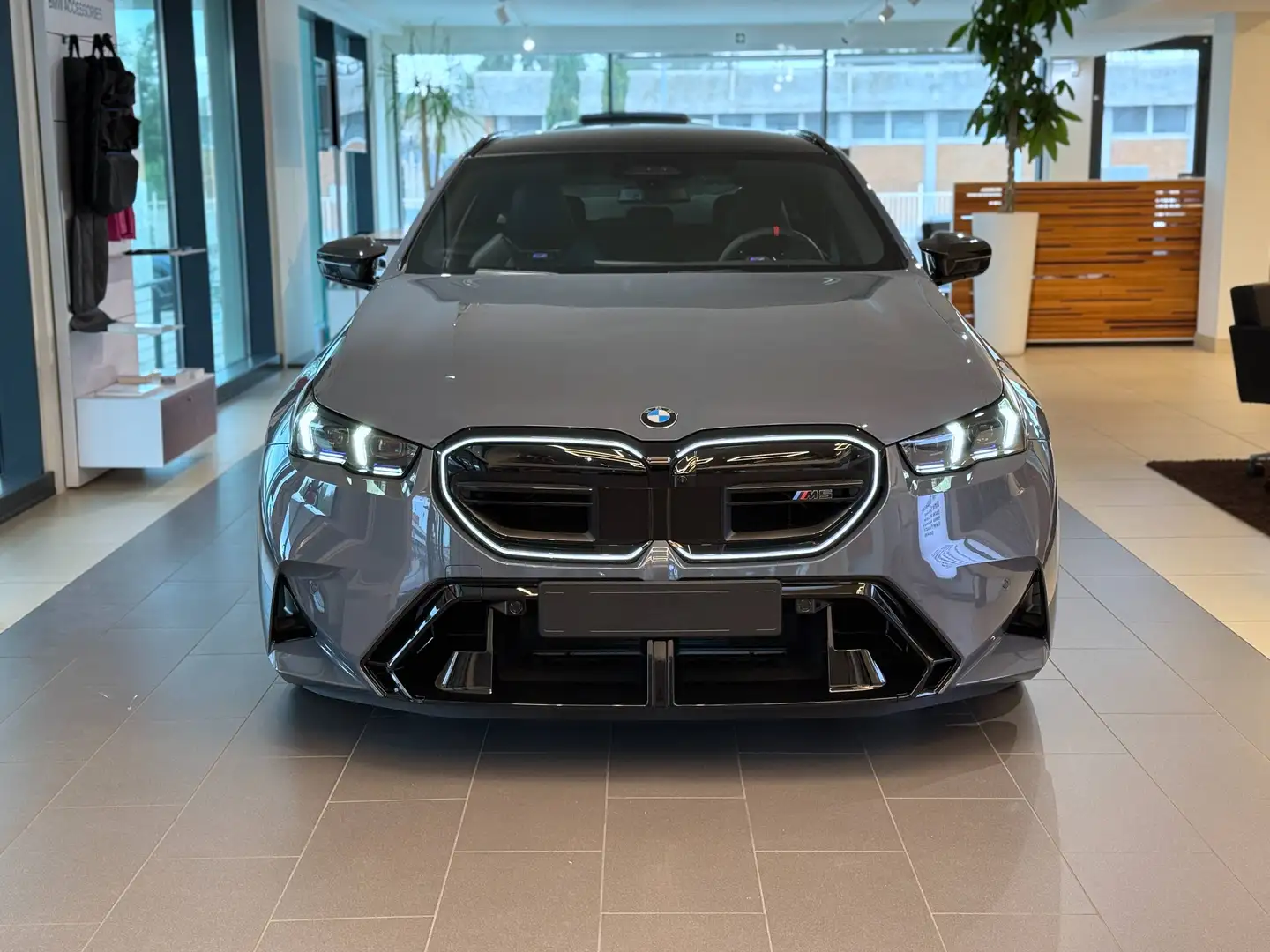 BMW M5 TOURING 4.4 727cv auto Grigio - 2
