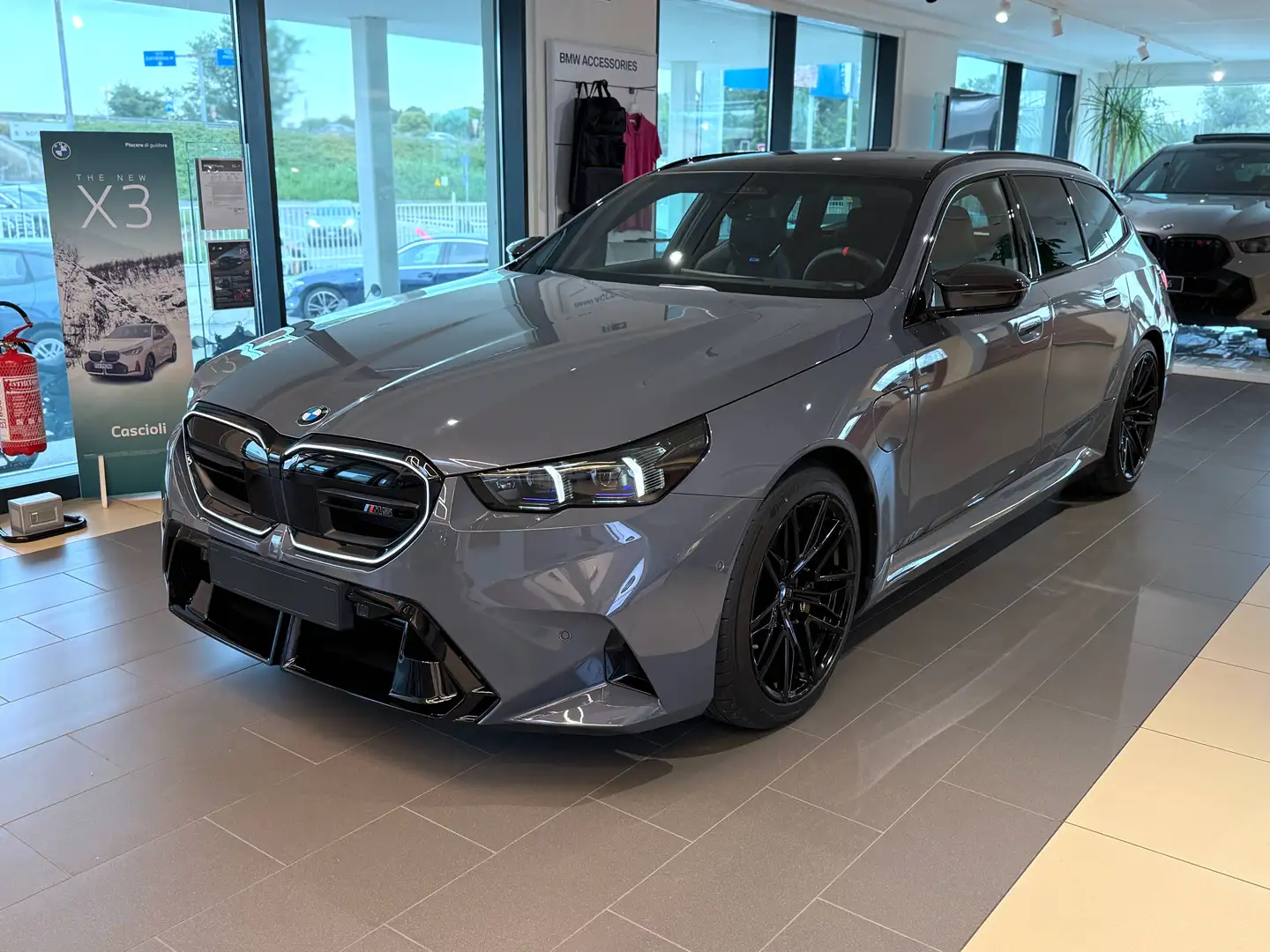BMW M5 TOURING 4.4 727cv auto Grigio - 1