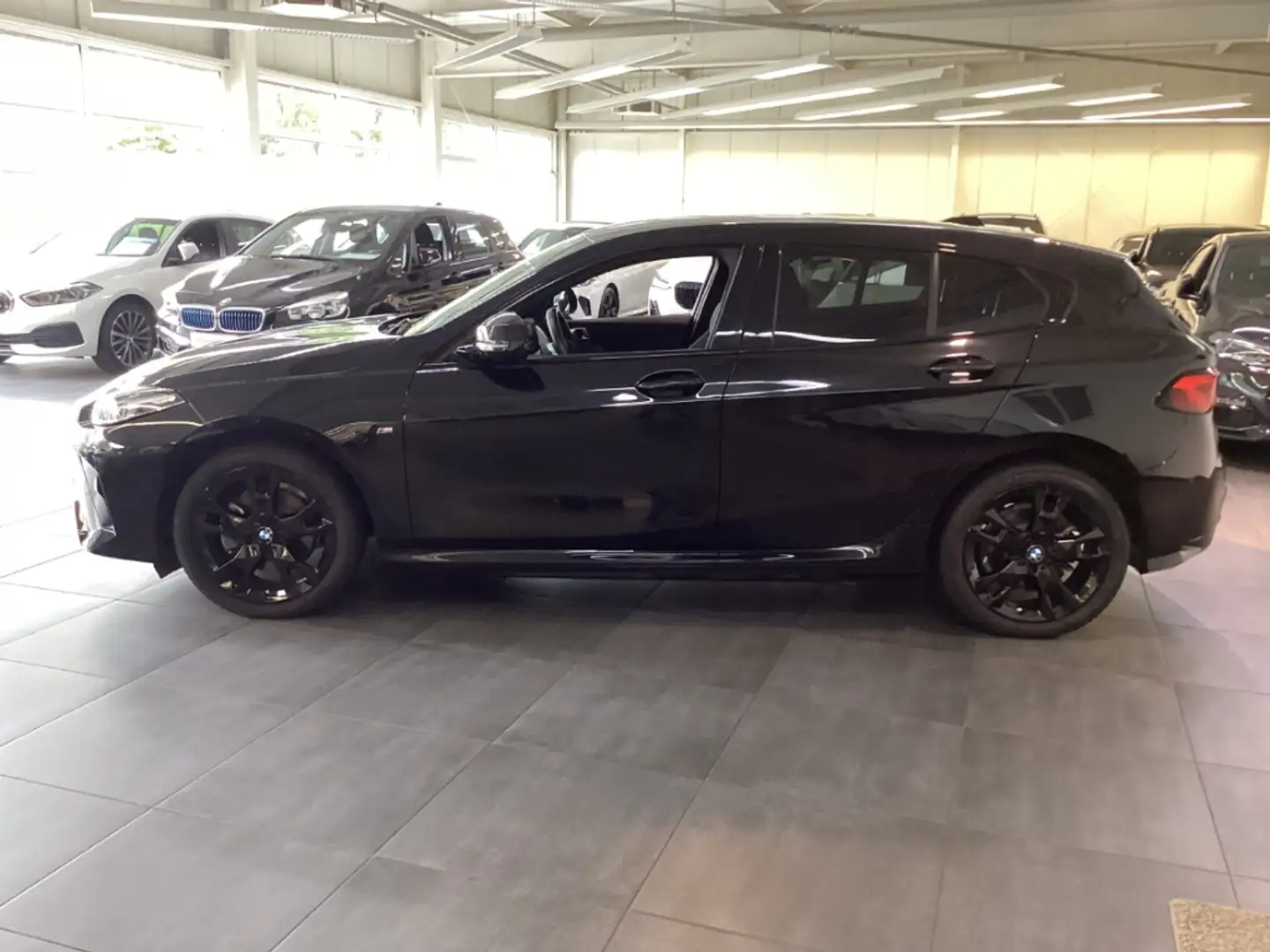 BMW 118 d F70 M Sport AHK SHZ Alarm Sonnenschutz adLED Kom Schwarz - 2