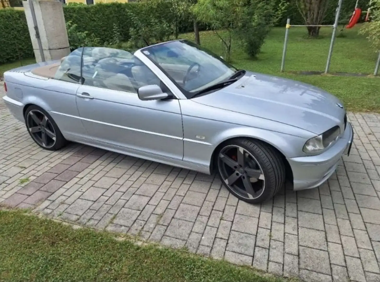 BMW 325 325i Cabrio Aut. - 2