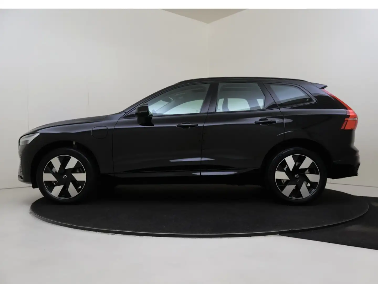 Volvo XC60 T6 AWD Plus Dark | Trekhaak | 360° Camera | Panora Noir - 2