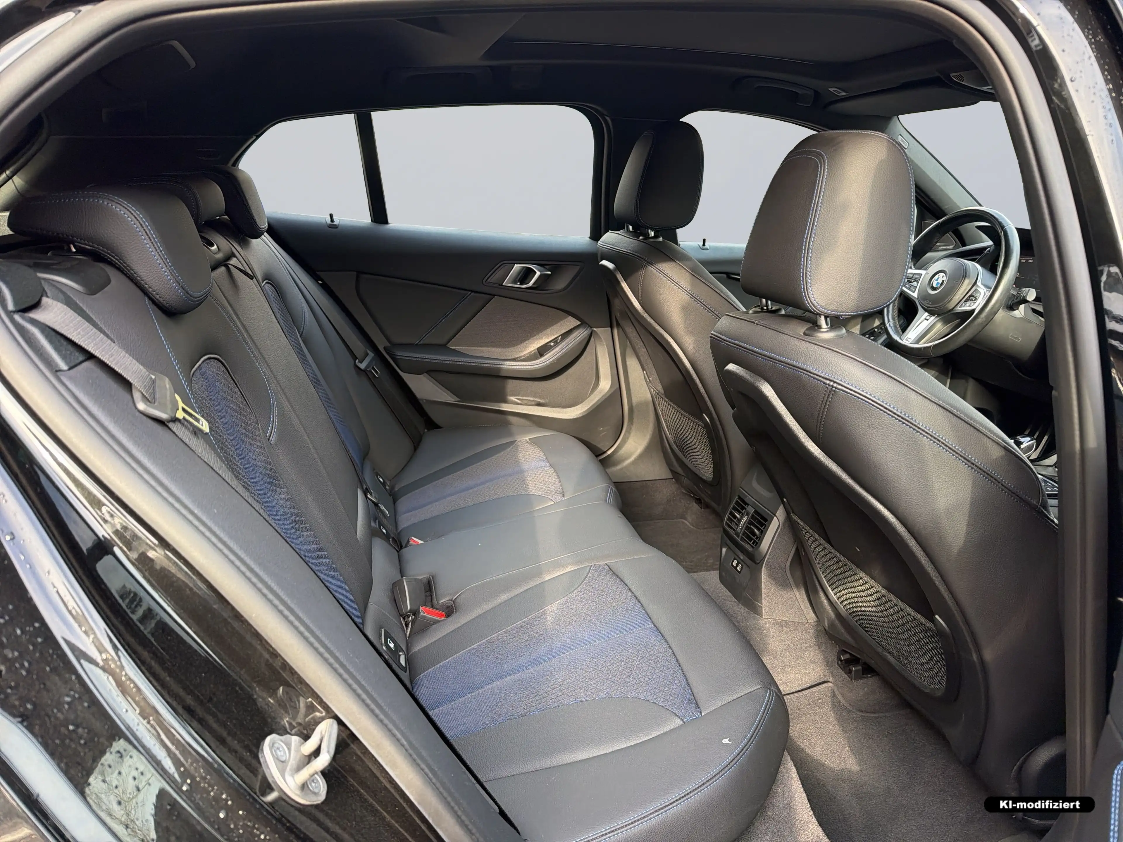 BMW 135 M135i xDrive Hatch — photo 10