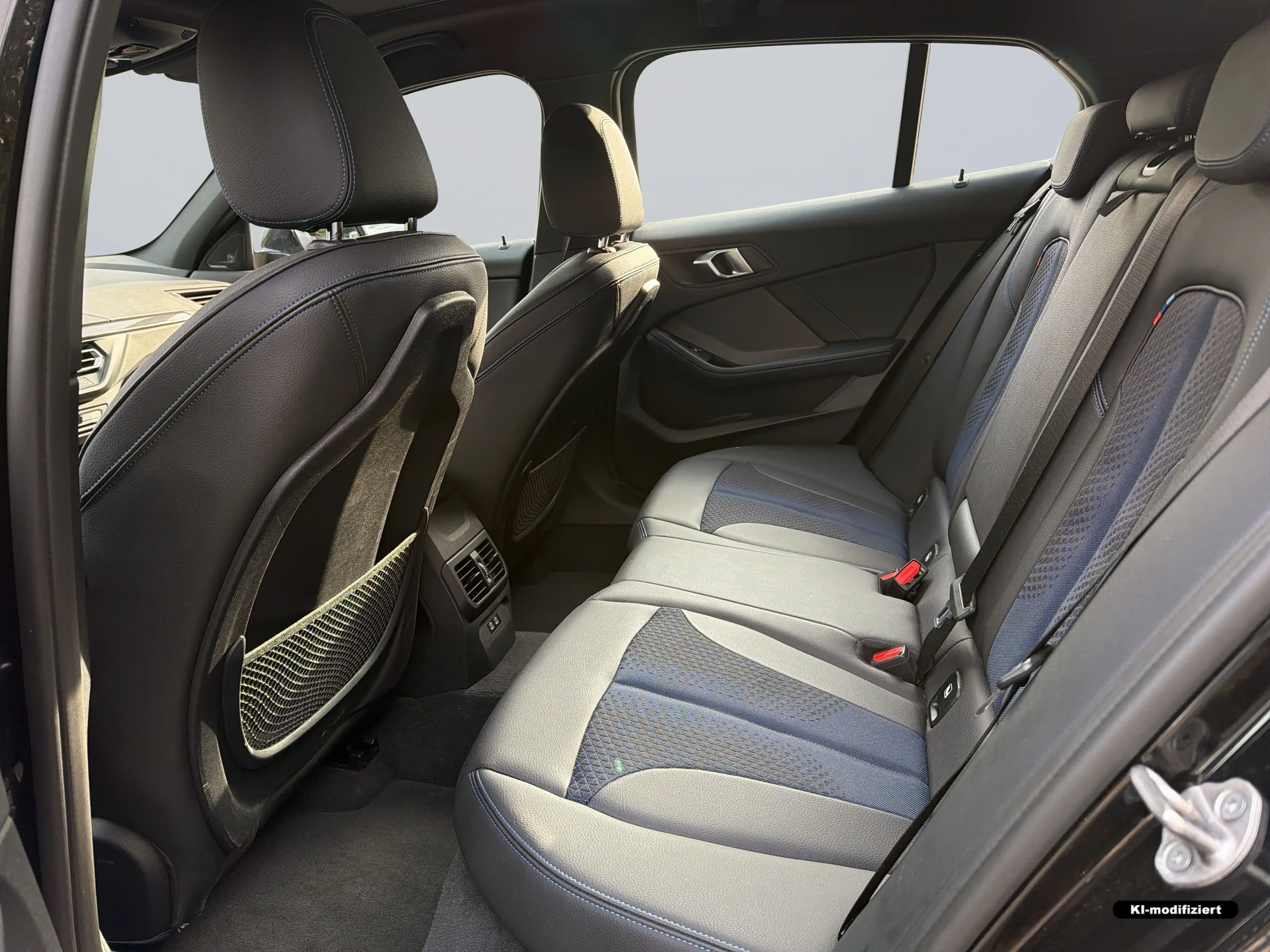 BMW 135 M135i xDrive Hatch — photo 9