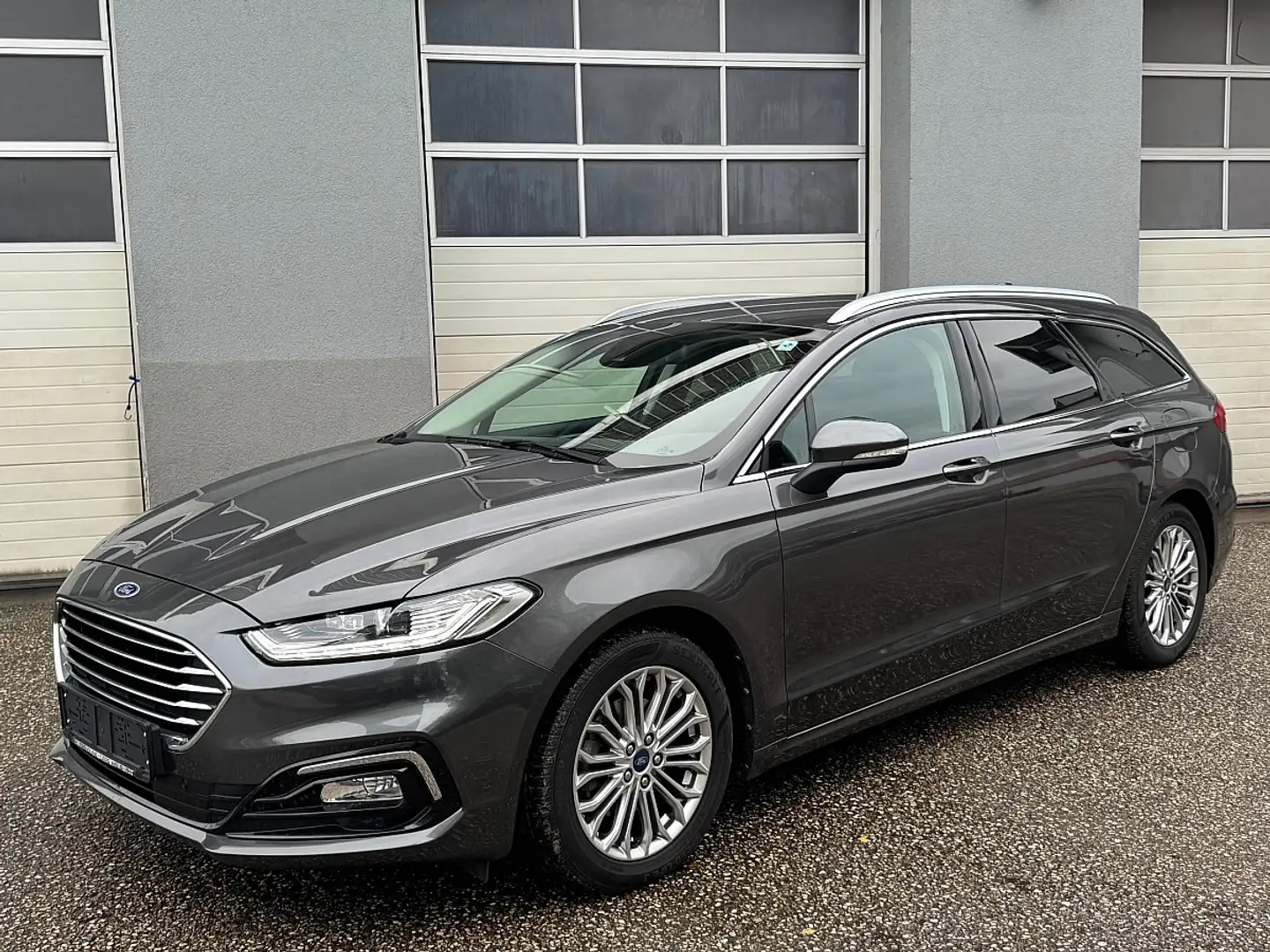 Ford Mondeo Traveller Titanium 2,0 Aut. Grau - 1