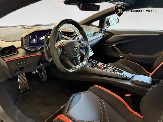 Lamborghini Revuelto view 9