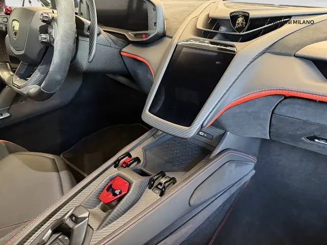 Lamborghini Revuelto view 13