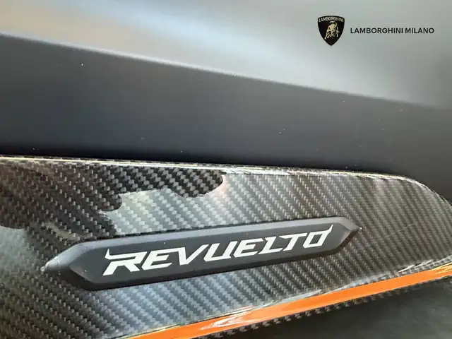 Lamborghini Revuelto view 8
