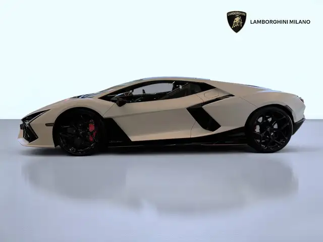Lamborghini Revuelto view 2