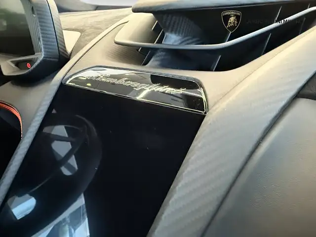 Lamborghini Revuelto view 15