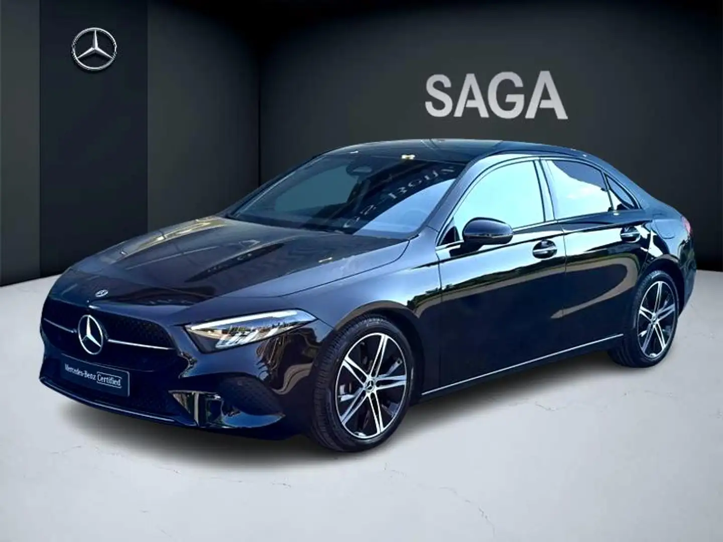 Mercedes-Benz A 180 Berline Luxury Line Facelift Pack Night Fekete - 1