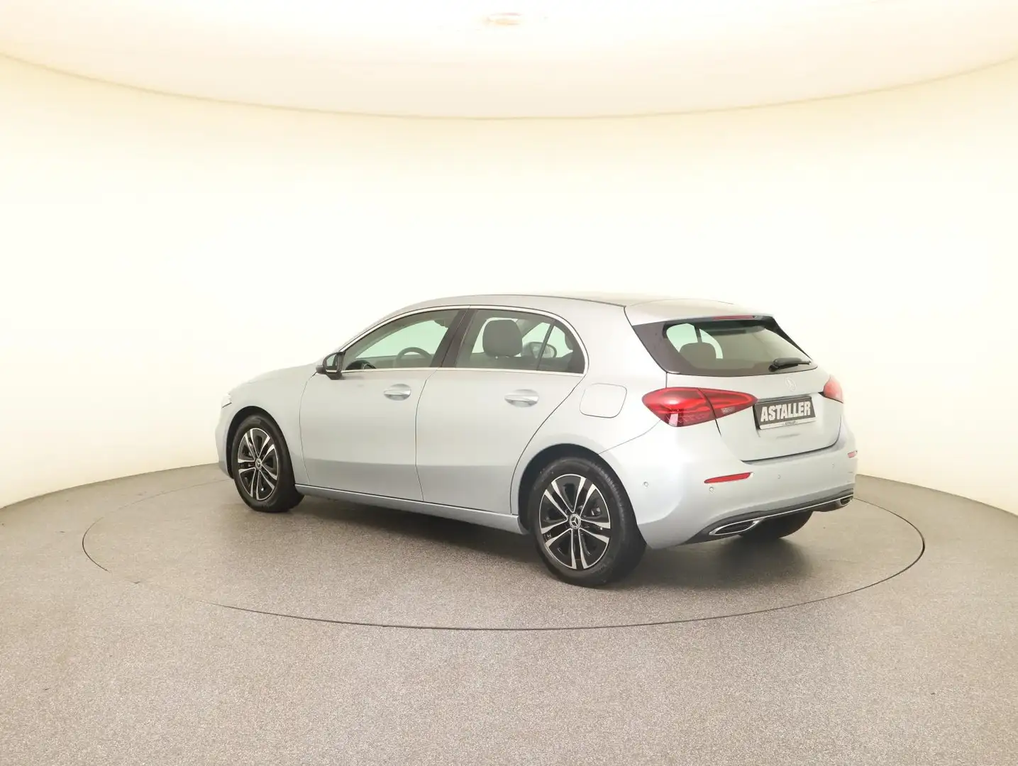 Mercedes-Benz A 200 d Progressive Advanced+MBUX+Led+Kam+WiPa Argintiu - 2