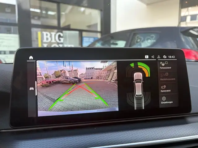 BMW 5 Series view 15