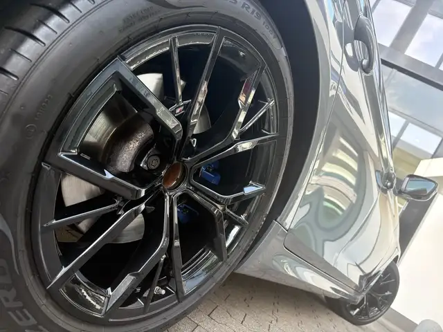 BMW 5 Series view 3