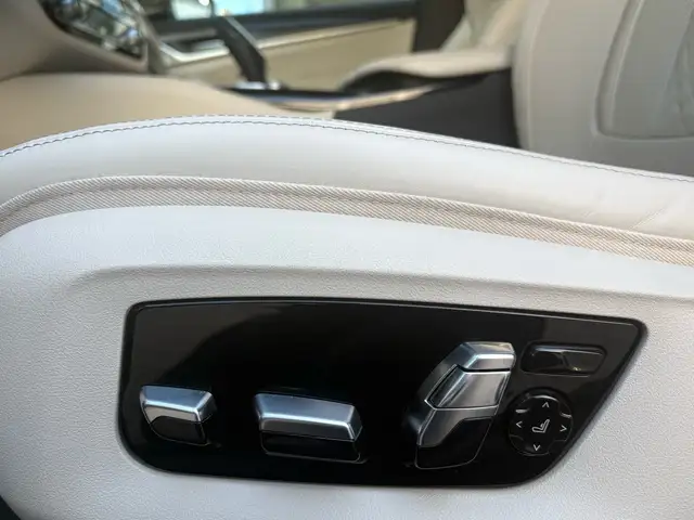 BMW 5 Series view 10
