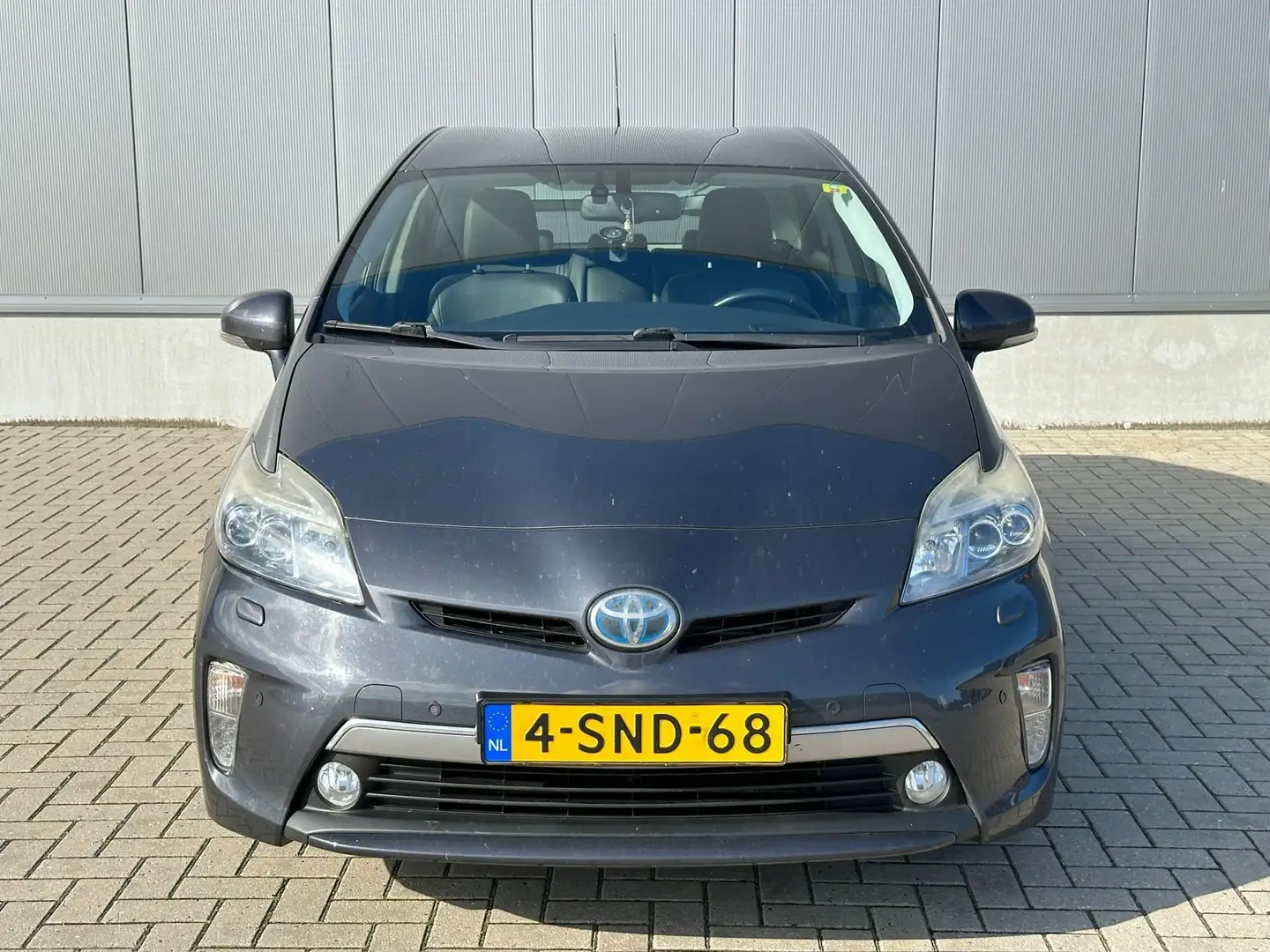 Toyota Prius Plug-in (Hybrid) Life Grijs - 1