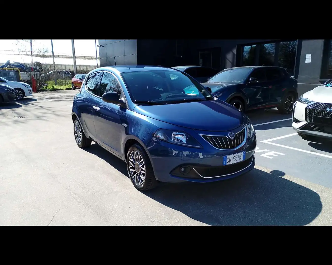 Lancia Ypsilon 1.0 FireFly 5 porte S&S Hybrid Gold Plus Blau - 2