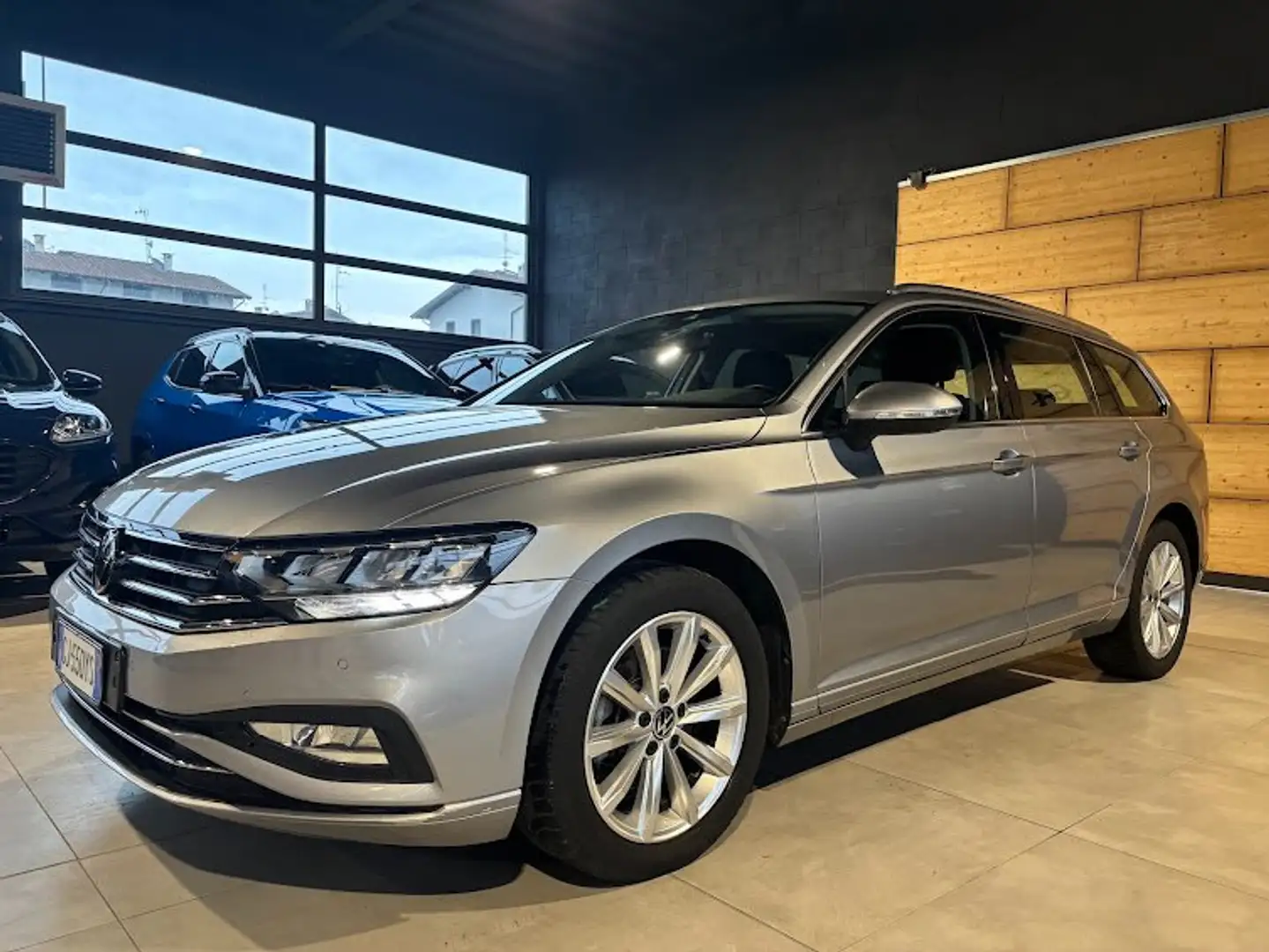 Volkswagen Passat VARIANT 2.0 TDI SCR 122CV EVO DSG Grau - 1